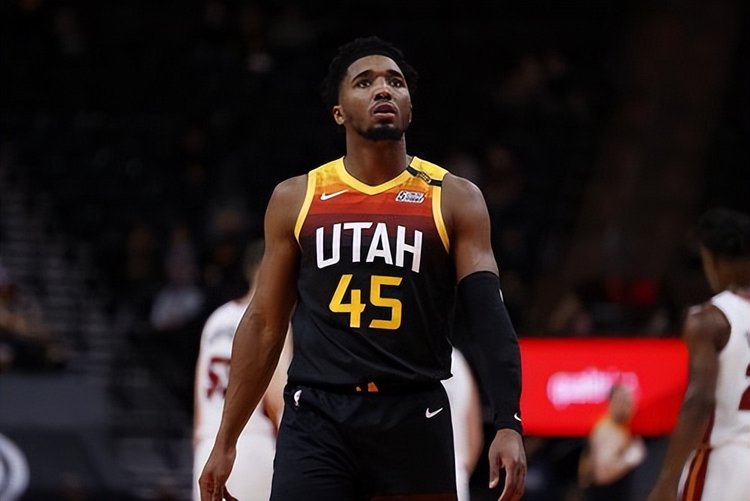 不容小觑的 不容小觑的