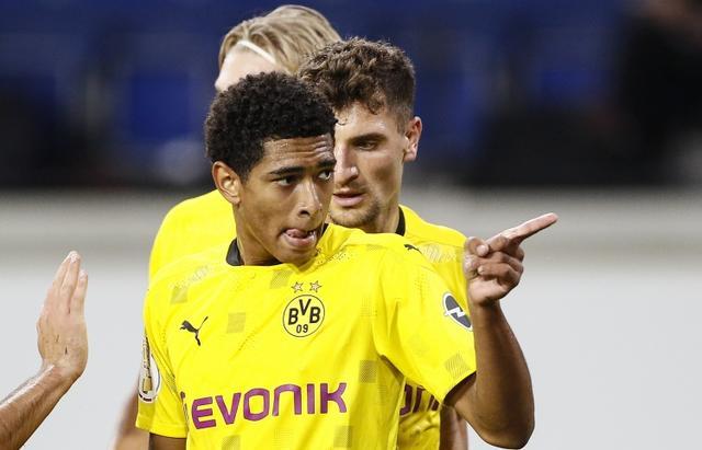 表现却并不 表现却并不