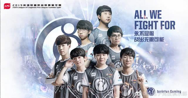 在草地场地 在草地场地